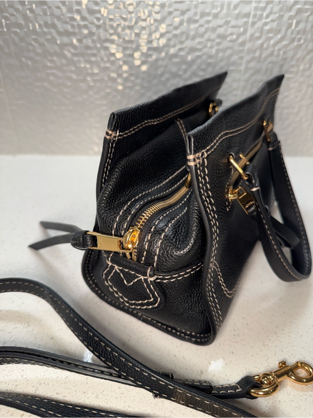 Marc Jacobs Small Black Pebbled Leather Gold Hardware Handbag - Picture 8 of 10